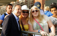 Chùm ảnh: Chủ tịch Florentino Perez dẫn đoàn các ngôi sao Real Madrid giao lưu với fan hâm mộ tại Los Angeles