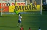 Video: Thủ môn đẩy penalty bị đồng đội đá phản lưới.