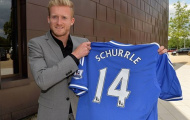 Schurrle nâng niu chiếc áo đấu của Lampard từ nhỏ