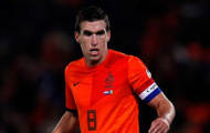 Strootman chê bai M.U “cưỡi ngựa xem hoa”