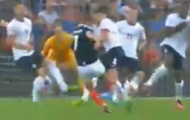 Video giao hữu: Pha bắt bóng tệ hại của Joe Hart khiến tuyển Anh bị Scotland dẫn trước