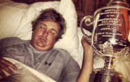 Jason Dufner 'lên giường' với Cup vô địch