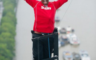 Ian Wright quảng cáo cho The Sun