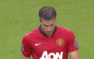 Video Premier League: Van Persie ghi bàn đẳng cấp đưa Quỷ Đỏ vượt lên dẫn trước Swansea
