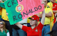 Muôn kiểu tỏ tình của fan nữ với Ronaldo