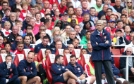 HLV Wenger không lo bị sa thải