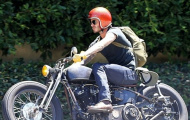 Beckham 'chất lừ' trên xe phân khối lớn