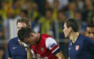 Video Champions League: Koscielny bị Pierre Webo đá thẳng vào mặt