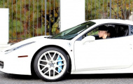 Justin Bieber bị buộc phải rời khỏi ghế lái siêu xe
