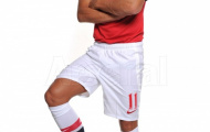 Ozil buồn rười rượi trong lễ ra mắt áo đấu Arsenal