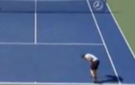 Video: Murray đập gãy vợt của mình