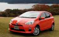 Toyota Aqua tiếp tục là mẫu xe bán chạy nhất ở Nhật