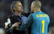 Mourinho bất ngờ muốn có Valdes để thay Cech