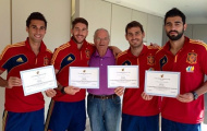Ramos và Casillas hí hửng nhận bằng Giám đốc