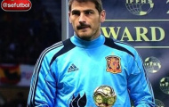 Casillas mếu máo nhận giải 'Thủ môn hay nhất 2012'