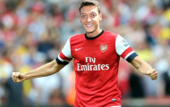 Mesut Oezil được Wenger xếp đá chính ngay trận đầu tiên