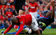 HLV Moyes chỉ trích Ashley Young ăn vạ
