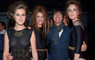 Joachim Loew quên vợ, vui với người đẹp