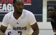 Los Angeles Lakers ký hợp đồng với Marcus Landry