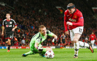 Rooney không nhìn thấy Van Persie trong pha hỏng ăn