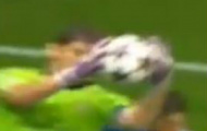 Video: Nhìn lại tình huống dẫn đến chấn thương của Iker Casillas