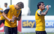 Nóng mắt, Tevez mạt sát Llorente