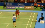 Video cầu lông Nhật Bản mở rộng 2013: Nguyen Tien Minh vs Wang Zhengming (vòng 1)