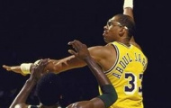 Video: Khoảnh khắc huyền thoại - Kareem Abdul-Jabbar (Lakers), vua ghi điểm của NBA