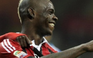 Video: El Shaarawy cau có khi bị Balotelli chọc giận