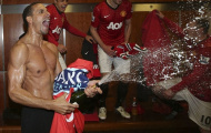 Moyes không kiểm soát được phòng thay đồ?