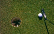 Tổng giám đốc dùng gậy chơi golf đánh người phục vụ bất tỉnh