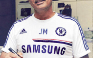 Mourinho bán giày làm từ thiện
