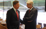 Kroenke tuyên bố giúp Wenger xây dựng “dream team”