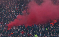 Man United và Liverpool: Bị điều tra vì vụ bắn pháo hoa tại Old Traford