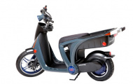 Ra mắt xe máy điện kết nối smartphone 'giá rẻ'