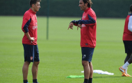 Phò trợ Wenger, Pires truyền 'bí kíp' cho Ozil