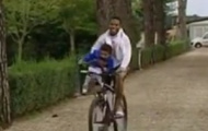 Video: Robinho đem con trai đùa giỡn với tử thần