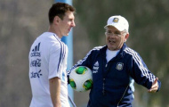 HLV Argentina vẫn 'điên đầu' vì Messi