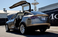 Lượng đơn đặt hàng của mẫu Tesla Model X tăng vọt