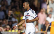 Torres & Ashley Cole khiến Mourinho đau đầu