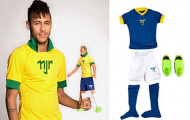 Neymar vừa đá bóng, vừa đi bán... búp bê
