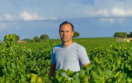 Iniesta “lợi dụng” tuyển nhà để… bán rượu