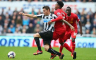 Newcastle xuất sắc cầm chân Liverpool trong thế thiếu người