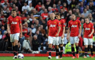 Gary Neville chê hàng tiền vệ M.U quá chậm