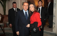Hôn thê Silvio Berlusconi: Đòi 10 triệu euro vì cáo buộc đồng tính