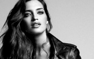Bà bầu của Casillas khoe bụng trên tạp chí