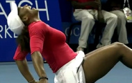 Video: Cú đánh bóng hỏng 'ngớ ngẩn' nhất của Venus Williams