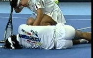 Video: Huyền thoại Ivan Lendl bị đánh trúng 'chỗ hiểm'