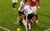 Đánh Januzaj xong mặc áo M.U cười toe toét
