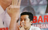 Taufik Hidayat chơi cầu lông vì chính trị